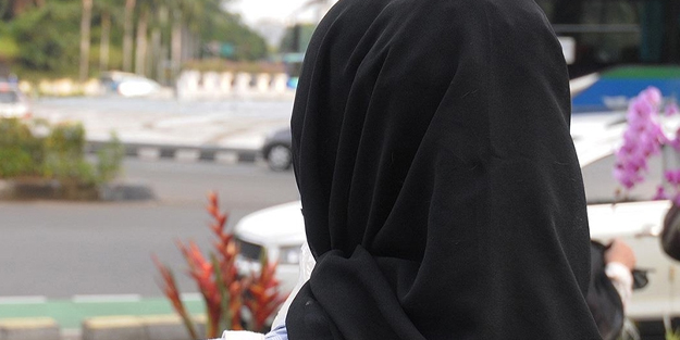 Fransa'da başörtülü kadın, iş yeri sahibi kadın tarafından restorana alınmadı