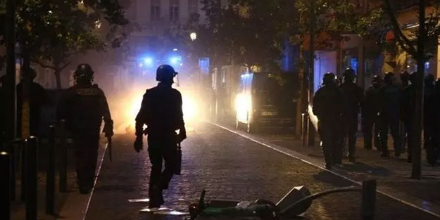 Fransa'da bir genç daha polisin plastik mermisiyle can verdi