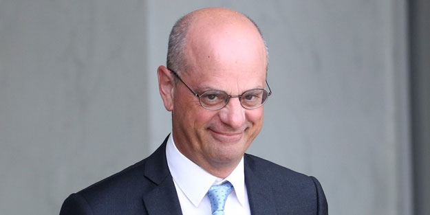 Fransa’da Eğitim Bakanından sansür! İfade özgürlüğü yalan oldu