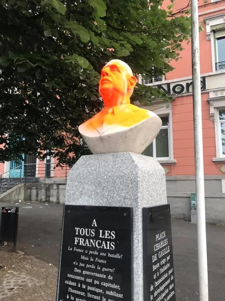 Fransa’da eski Cumhurbaşkanı de Gaulle’un büstüne saldırı 