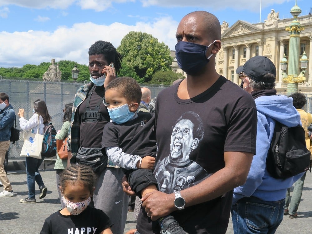 Fransa’da Floyd cinayeti protesto edildi 