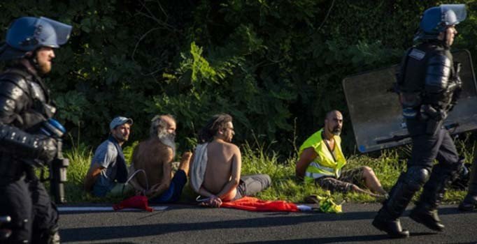 Fransa'da G7 Zirvesi öncesinde 17 gözaltı, 4 yaralı