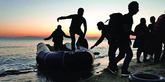 Fransa'da göçmen karşıtı yasa kabul edildi