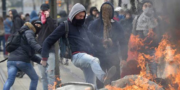 Fransa'da grev yapanlara 'terörist' benzetmesi