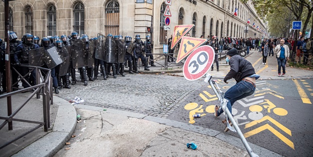 Fransa’da hayat pahalılığı protestosu! On binlerce kişi sokaklara döküldü