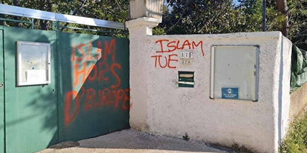 Fransa'da iki mescide alçak saldırı