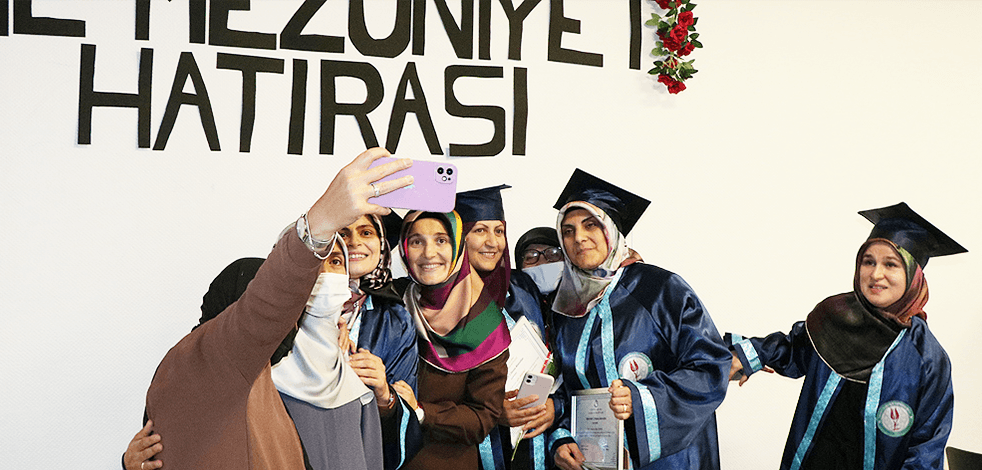 Fransa’da İmam Hatip Lisesi öğrencilerinde diploma heyecanı