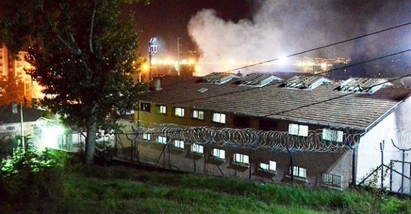 Fransa'da isyan çıktı