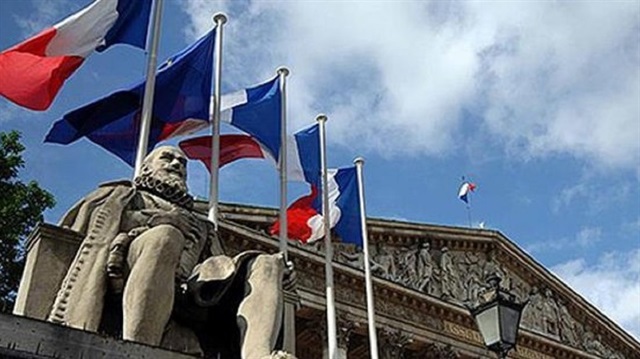 Fransa’da kadın sürücü adaylarına tepki toplayan kural