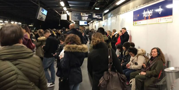 Fransa'da kaos sürüyor!