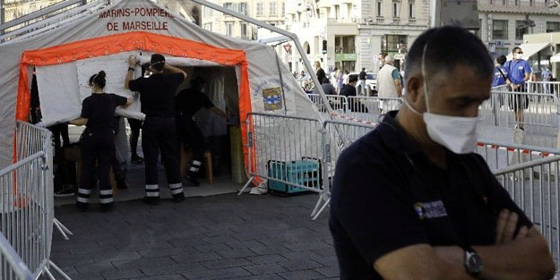 Fransa'da koronavirüs vakaları rekor seviyede arttı