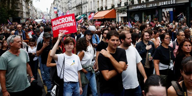 Fransa'da Kriz! Yeni başbakana tepkiler çığ gibi büyüyor