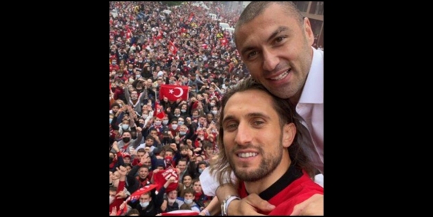 Fransa'da Lille taraftarından 'Türk bayraklı' şampiyonluk kutlaması