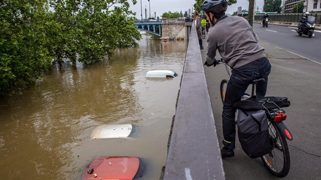 Fransa'da meteoroloji kırmızı alarm verdi
