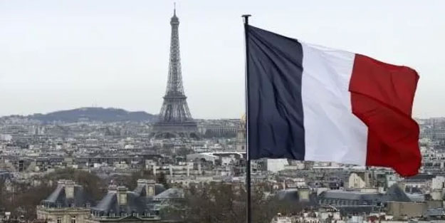 Fransa'da muhalefetin sunduğu gensorular reddedildi