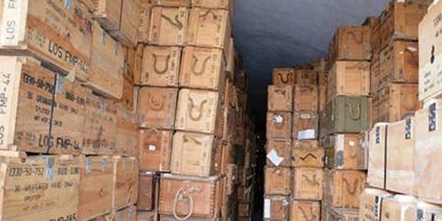 Fransa'da mühimmat deposu soyuldu!