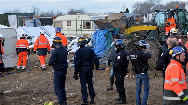 Fransa'da Mülteciler kamyon kasasında yakalandı