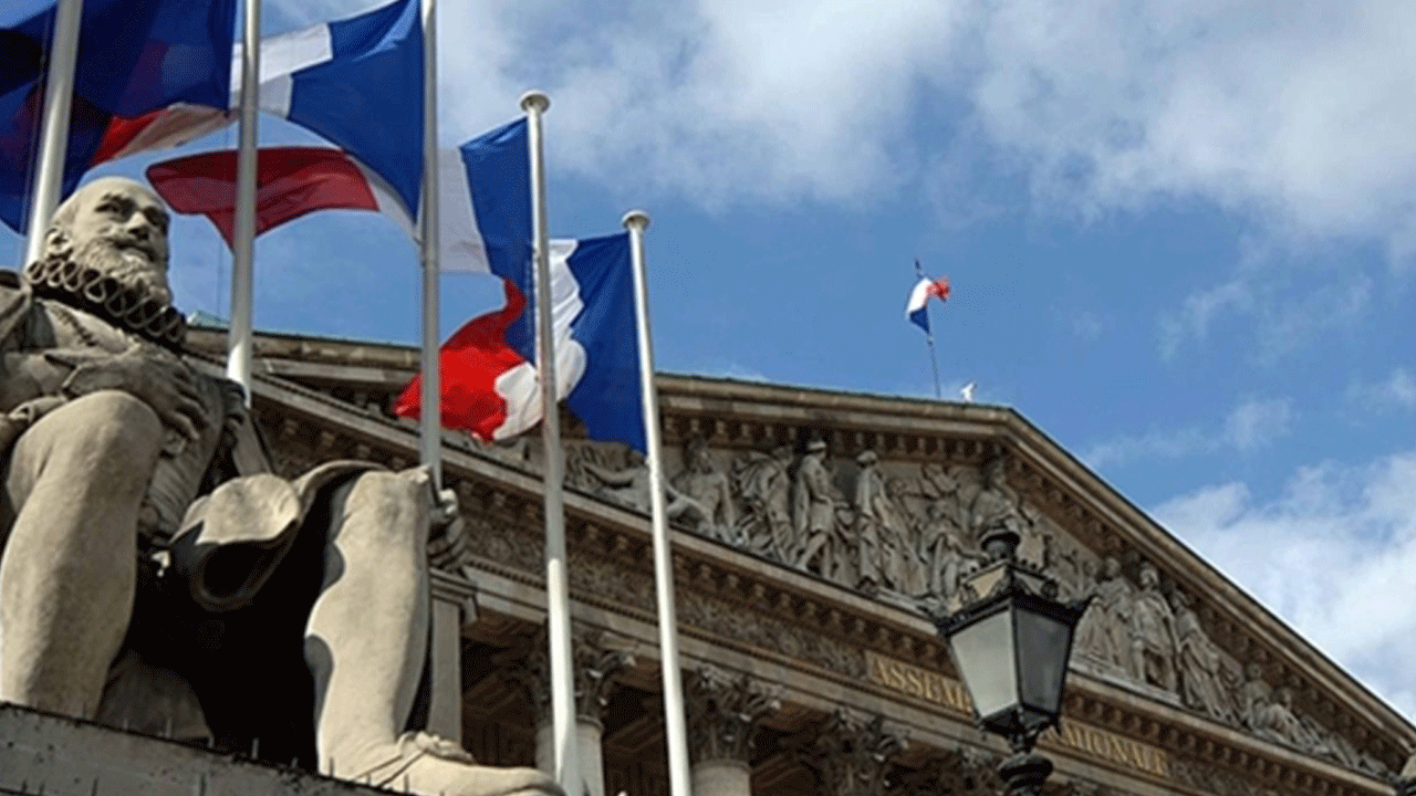 Fransa’da Müslüman genç, namaz kıldığı camide öldürüldü, Fransa karıştı!