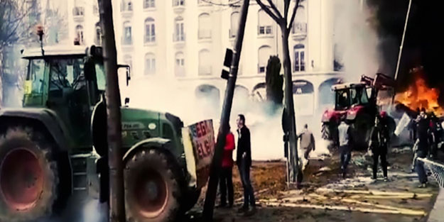 Fransa'da olaysız gün yok! Macron'un ülkesi karışık