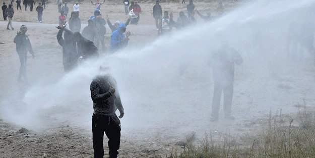 Fransa’da polis şiddeti! Batı medyası 3 maymunu oynuyor