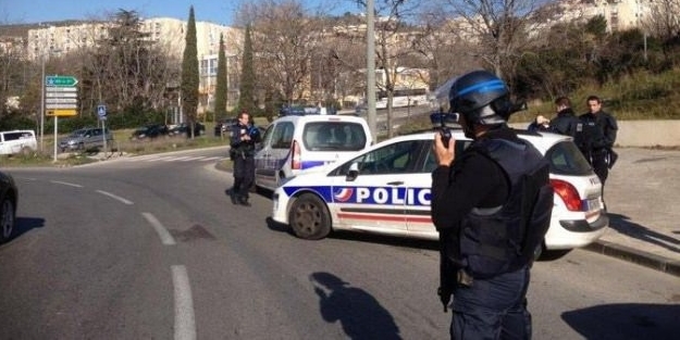 Fransa'da polise silahlı saldırı!