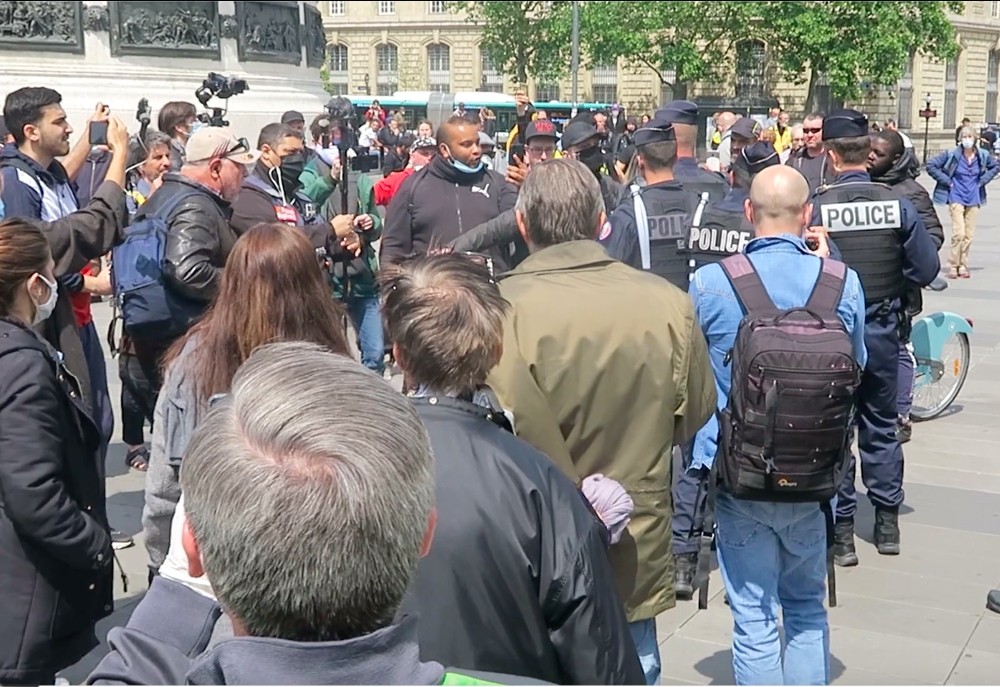 Fransa’da "Sarı Yelekliler" yeniden sokağa indi 