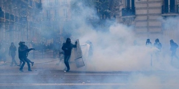 Fransa'da sokaklar savaş alanına döndü