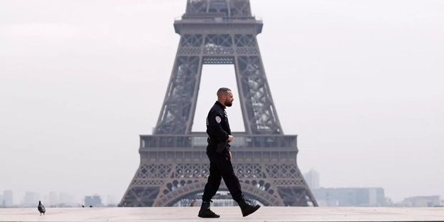 Fransa'da sokakların temizlendiği sularda koronavirüs izi