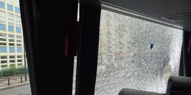 Fransa'da Türk taraftarlara çirkin saldırı!