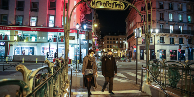 Fransa'da vaka sayısı yükselişe geçti! 2 milyondan fazla kişi...