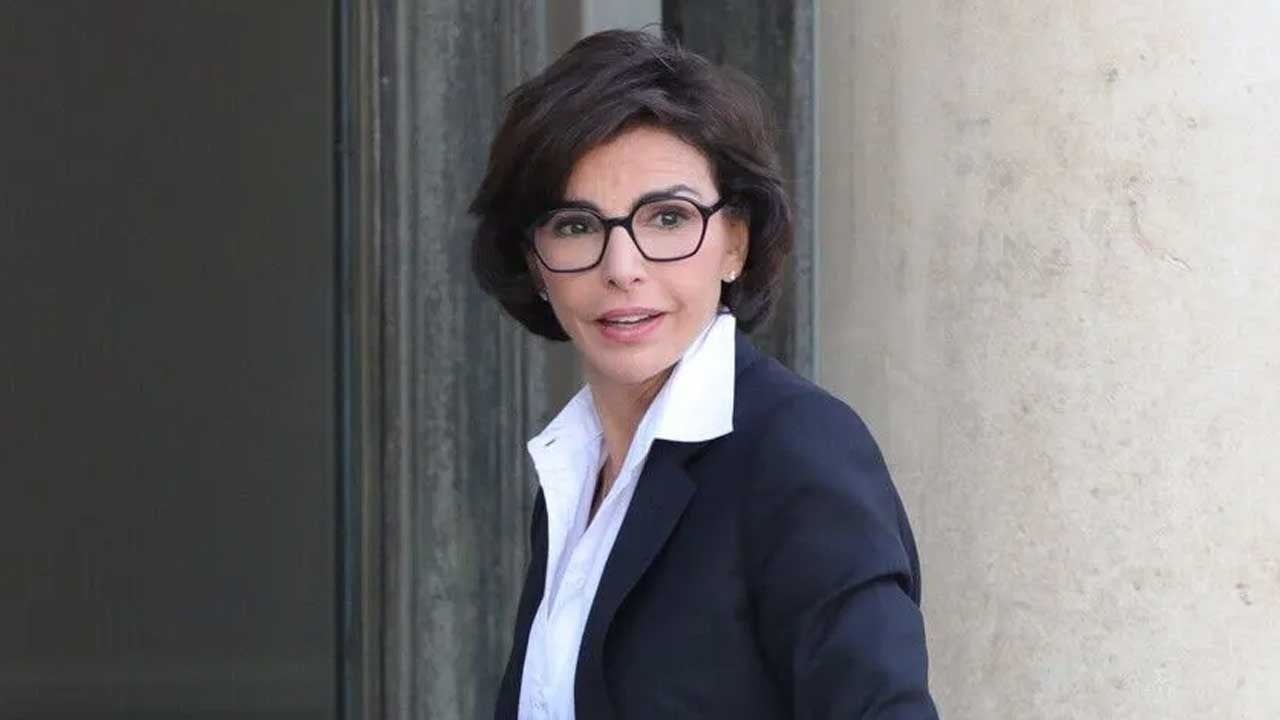 Fransa'da yolsuzluktan yargılanan eski bakan hakkında hapis istemi