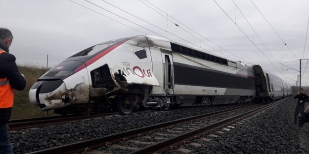 Fransa'da yüksek hızlı tren raydan çıktı: Yaralılar var