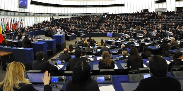 Fransa'dan başörtüsü düşmanlığı! Avrupa Konseyi geri adım attı