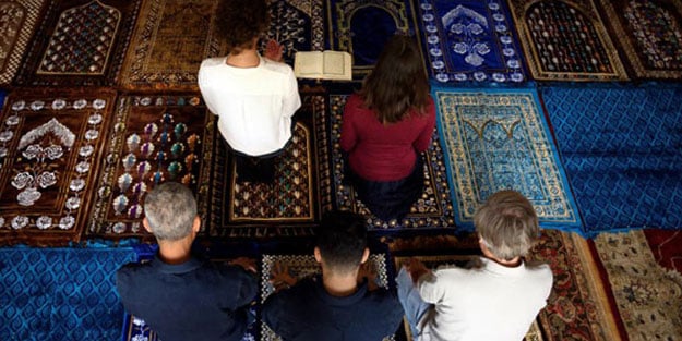 Fransa'dan büyük rezalet! İslam'ın kutsalına saldırıyorlar