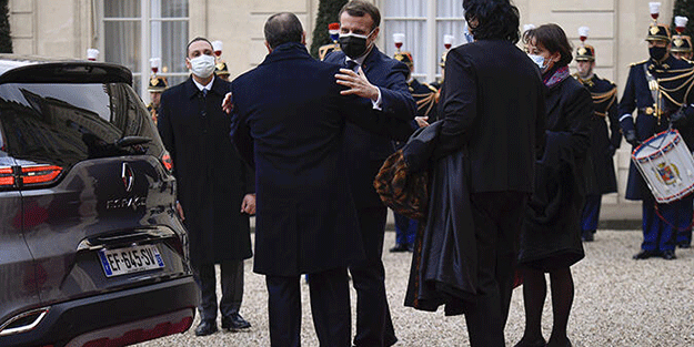 Fransa'dan, 'Darbeci Sisi'ye kırmızı halı' tepkisi