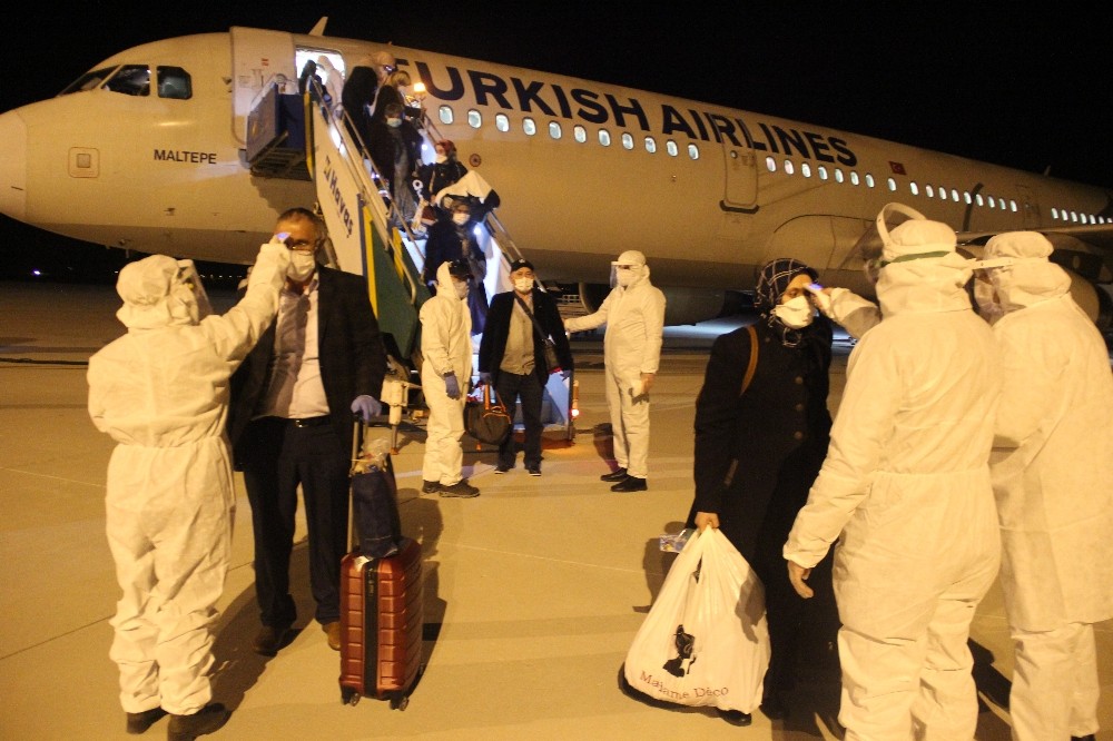 Fransa’dan getirilen 181 Türk vatandaşı Kütahya’da 