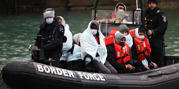 Fransa'dan İngiltere'ye bir günde 1.295 sığınmacı geçti