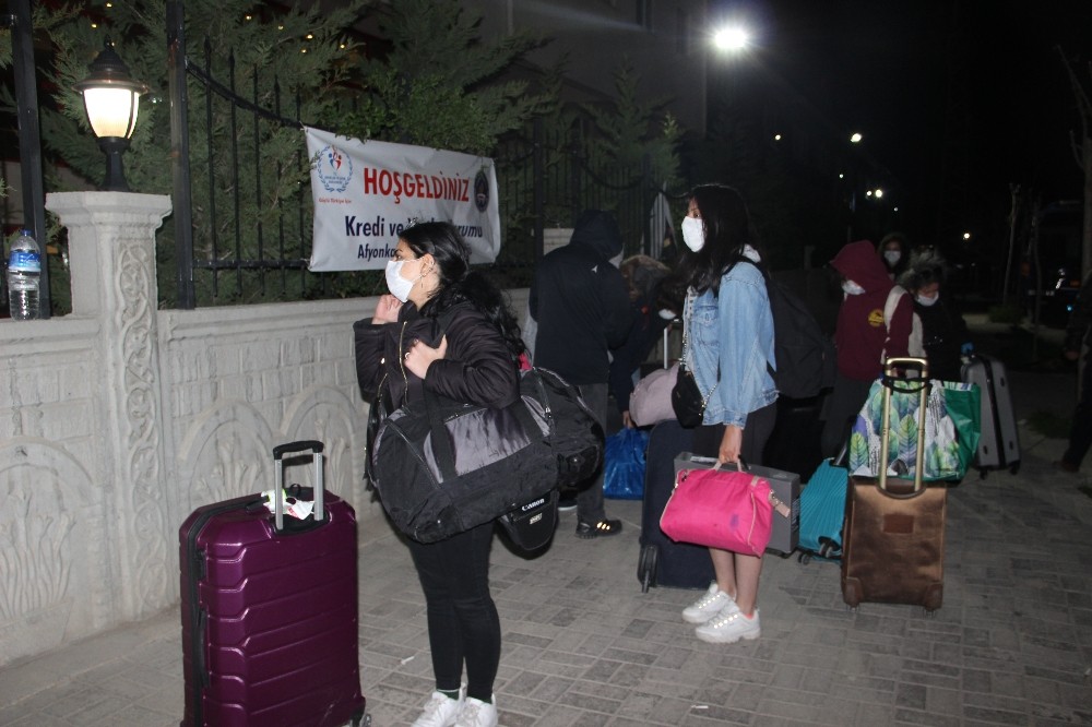 Fransa’dan Türkiye’ye getirilen Türk vatandaşı “Var olsun Türkiye’miz” 
