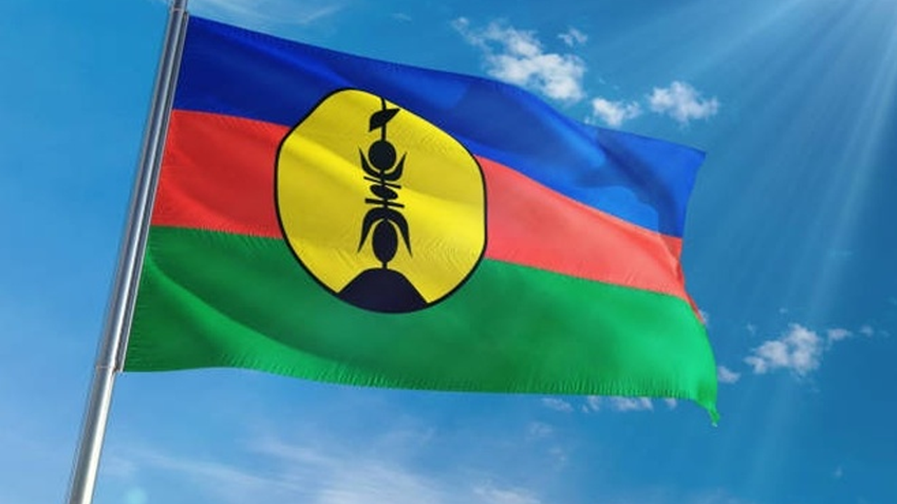 Fransa'dan Yeni Kaledonya’da sokağa çıkma yasağı!