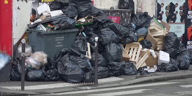 Fransa'nın başkenti Paris'te çöp yığınları 10 bin tonu aştı!
