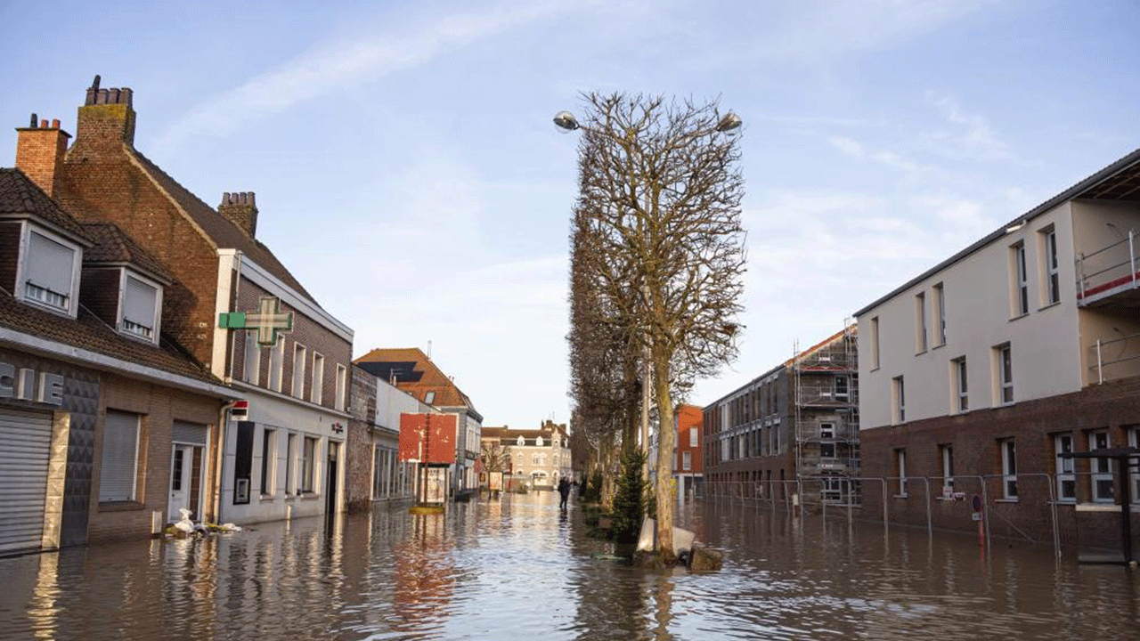Fransa'yı sel bastı! Ölüler var