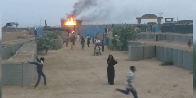 Fransız askeri üssü ateşe verildi