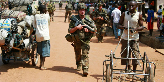 Fransız askerleri cinsel istismara karışmış