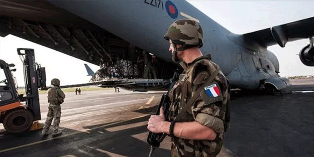 Fransız askerlerinin tamamı Burkina Faso'yu terketti