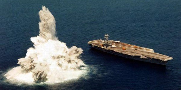 Fransız denizaltısı, ABD uçak gemisini batırdı!