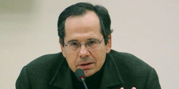 Fransız Le Monde gazetesi Charlie'ye çaktı