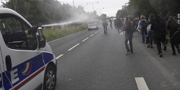 Fransız polisi sıka sıka gitti