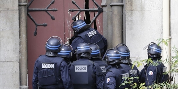 Fransız polisinden kiliseye operasyon!