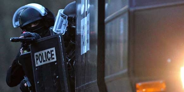 Fransız polisinden şafak operasyonu!