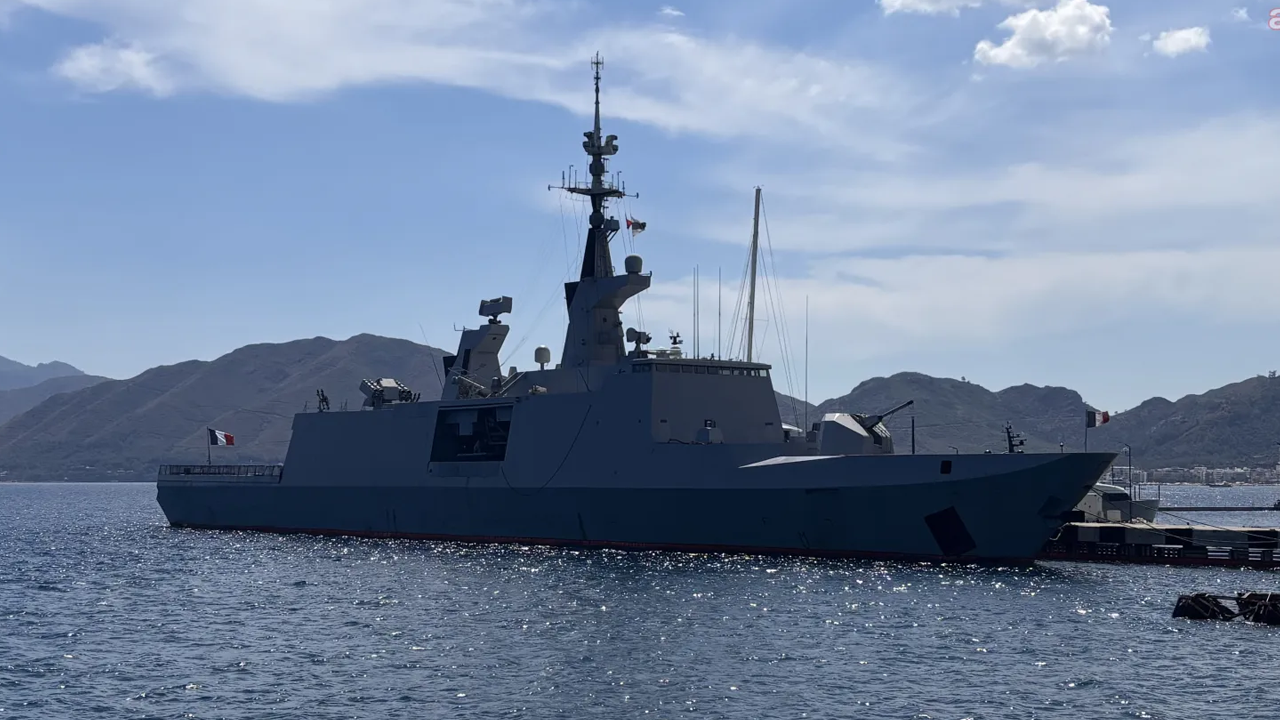 Fransız savaş gemisi Marmaris'te